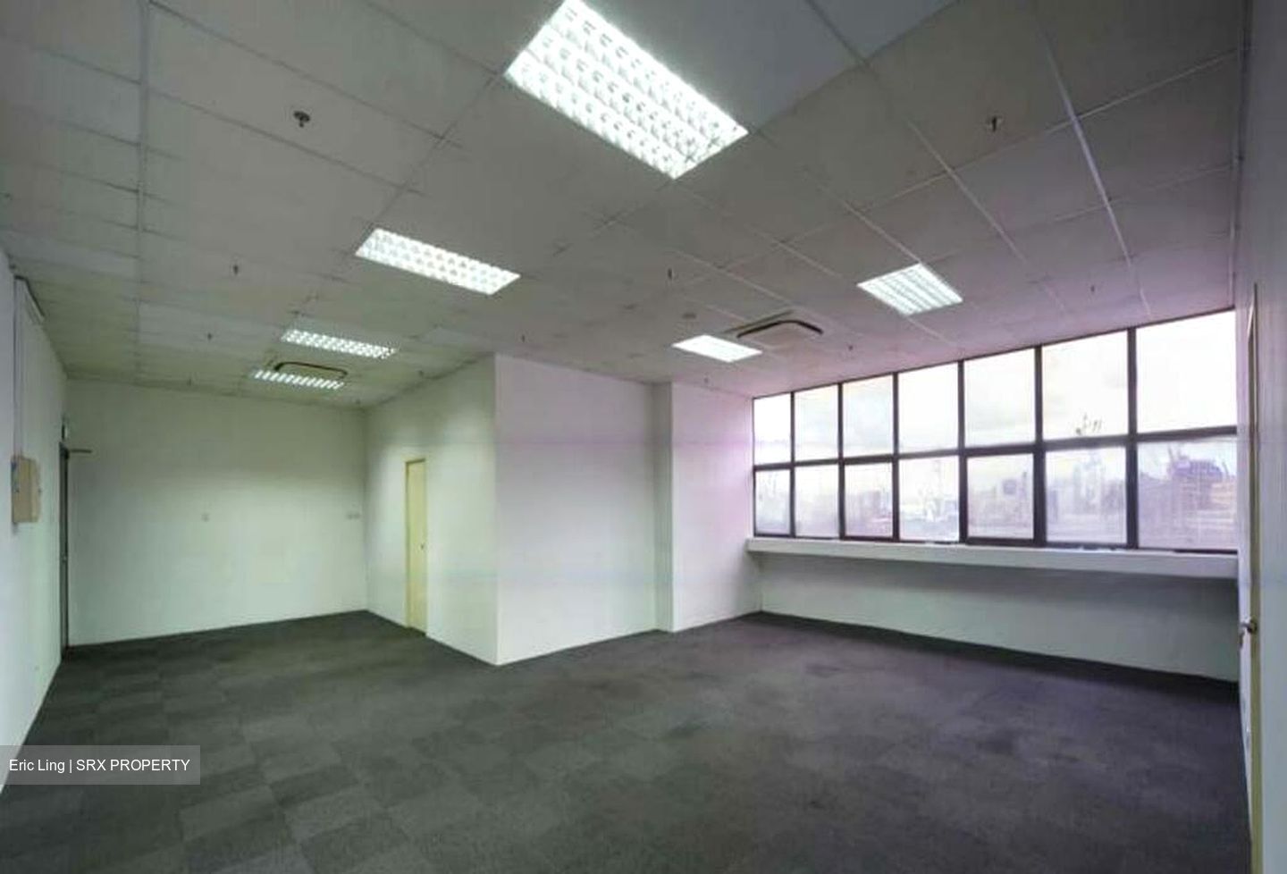 Gul Crescent (D22), Warehouse #485973111